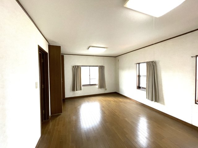 大網白里市大網店舗付き住宅の洋室