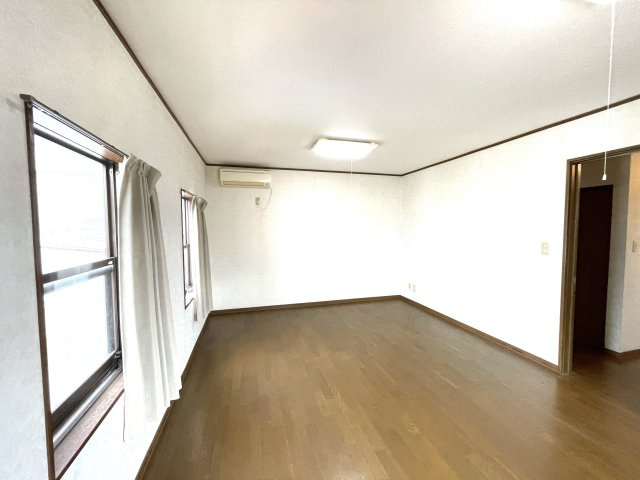 大網白里市大網店舗付き住宅の洋室