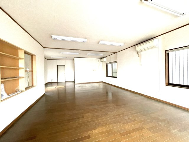 大網白里市大網店舗付き住宅の洋室|店舗部分（フリールーム