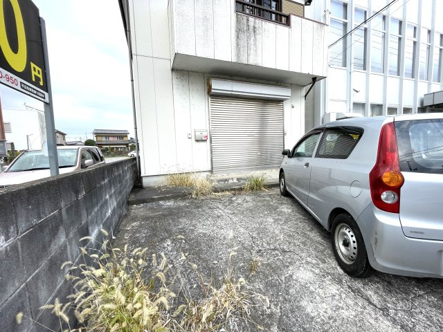 大網白里市大網店舗付き住宅の駐車場