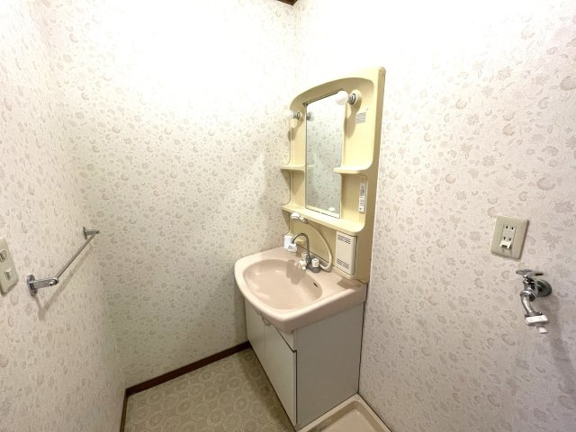 大網白里市大網店舗付き住宅の独立洗面台