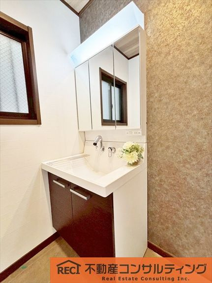 西宮市松下町　中古戸建の独立洗面台