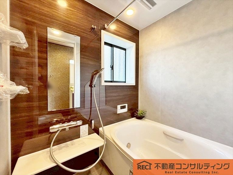 西宮市松下町　中古戸建の浴室