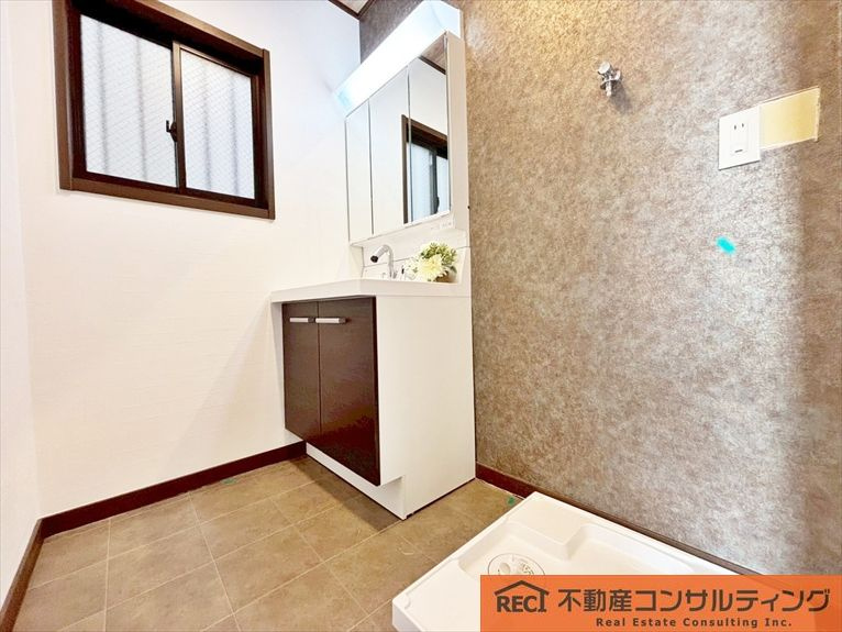 西宮市松下町　中古戸建の洗面所