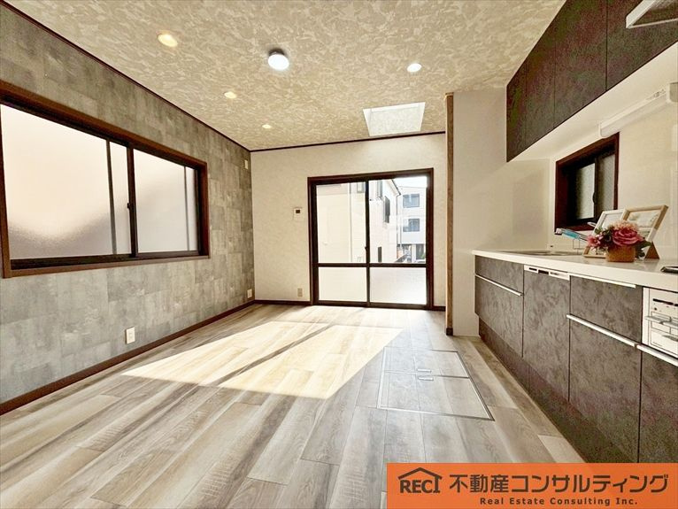 西宮市松下町　中古戸建の居間・リビング|安心の軽量鉄骨造住宅