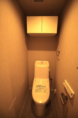 【トイレ】 | エバーグリーンパレス浅草 | シンプルで使いやすいトイレです