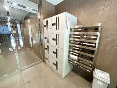 【設備】 | エバーグリーンパレス浅草 | 集合ポスト・宅配ボックスです