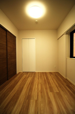 【洋室】 | エバーグリーンパレス浅草 | 落ち着いた色調の洋室です