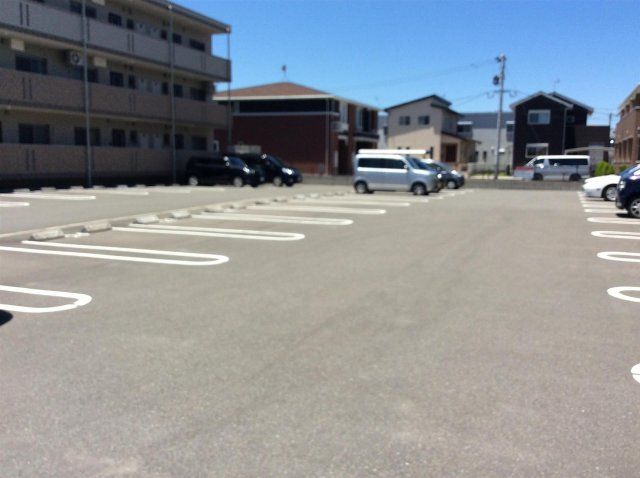 アンシャンテ・Iの駐車場|アンシャンテ・Iのエントランス