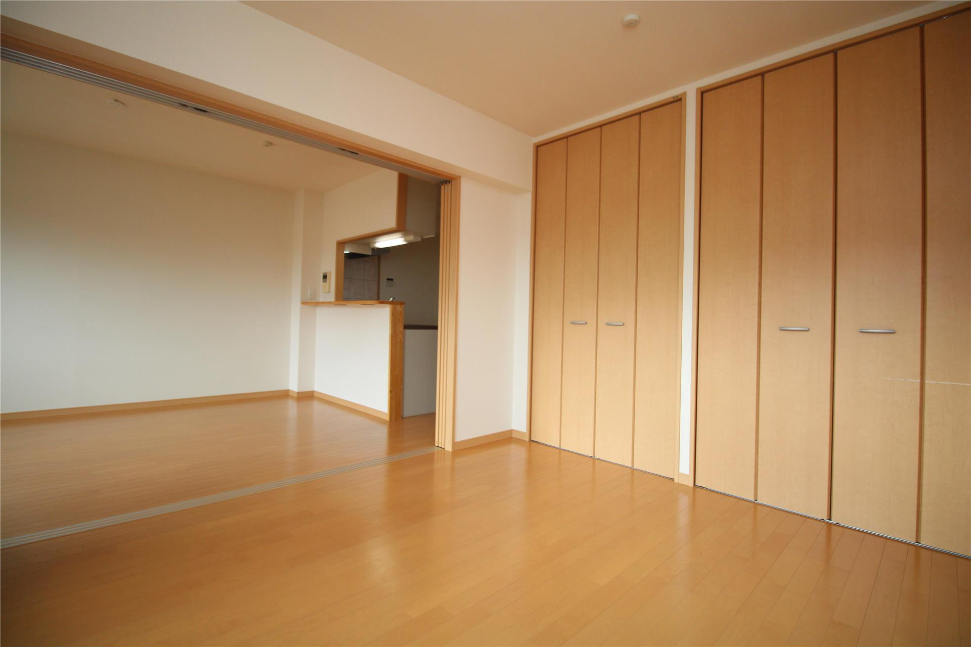 アンシャンテ・Iの居間・リビング|南側洋室