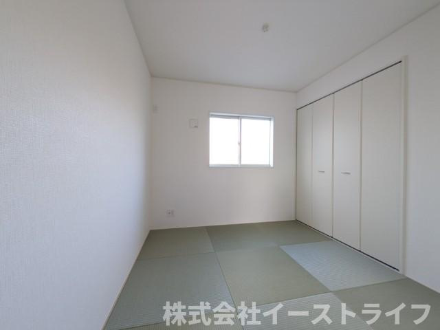 【新築戸建】　いわき市佐糠町第8の和室|4号棟写真　リビング隣の和室は来客時やお子様の遊び場として最適です！