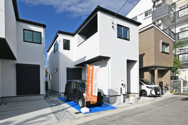 尼崎市武庫町3丁目新築一戸建て3号棟│4LDK+駐車1台可の外観|ウォークインクロゼット付きの4LDK。家族の会話が増えるリビングが魅力です。ぜひ一度ご内覧ください。