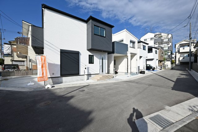 尼崎市武庫町3丁目新築一戸建て3号棟│4LDK+駐車1台可の外観|閑静な住宅街で住みやすく、徒歩圏内に公園がたくさんあるため、お子様の遊び場所に困りません。