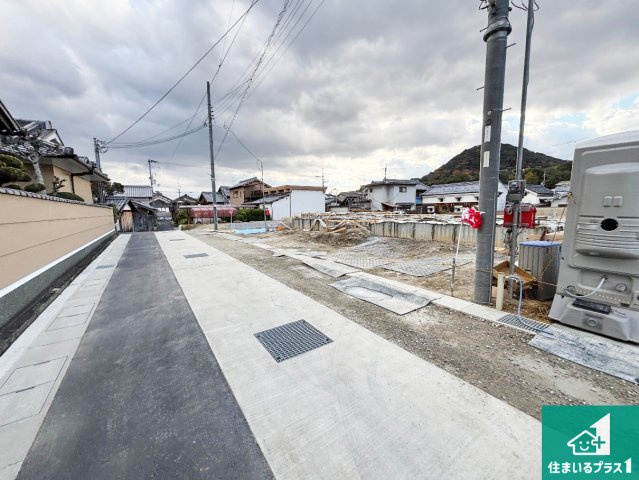 橿原市大久保町　第1期　新築一戸建ての前面道路含む現地写真|周辺は閑静な住宅街です。前面道路もしっかりと有りますので車の出し入れも安心ですよ！