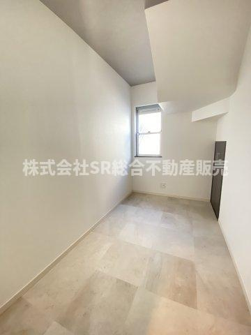 出雲井本町中古戸建の洋室|1F・洋室3.5帖。納戸としても使えるお部屋です！