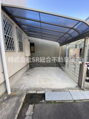 出雲井本町中古戸建の駐車場|雨に濡れずに自転車・バイクも置けます！