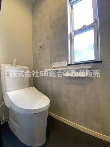 出雲井本町中古戸建のトイレ|2Fのトイレには温水洗浄便座が付いてます！