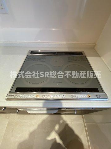 出雲井本町中古戸建のキッチン|IH3口コンロで安全にお掃除も楽です！