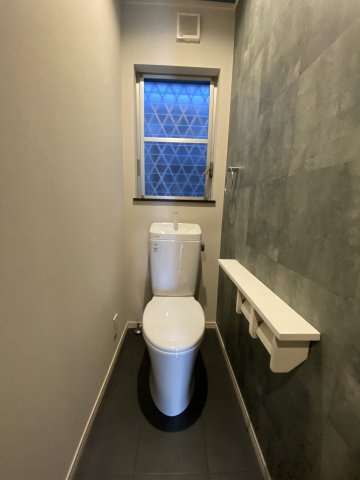 出雲井本町中古戸建のトイレ|トイレ2か所に新調されました！