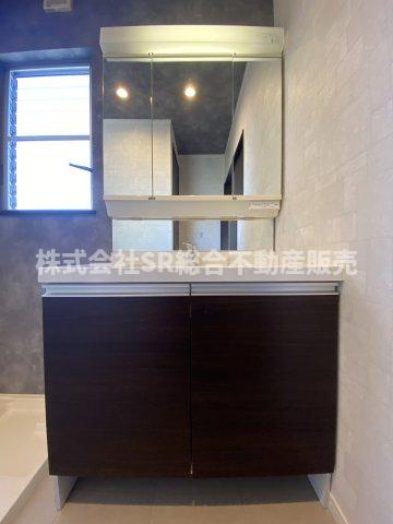 出雲井本町中古戸建の独立洗面台|独立洗面台、朝の身支度には欠かせません