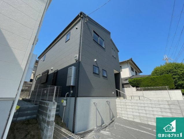 ●29(土)30(日)現地案内可能！　北葛城郡河合町高塚台　ラスト1邸の外観|安心の10年保証！外観を美しく保ち、雨水で汚れを落とします！気になることがありましたら、お気軽にお問い合わせください！