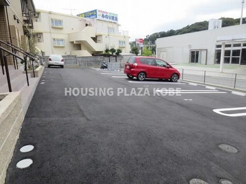 サニーゲイブルズの駐車場