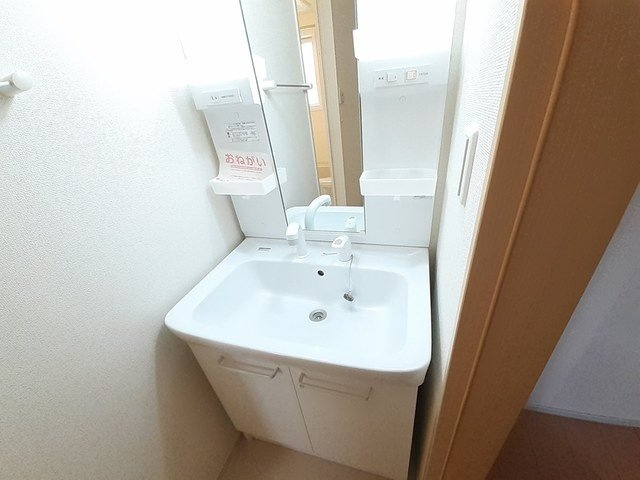 メゾン　ド　ソレアードの洗面所|明るい洗面所です