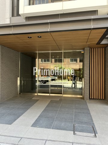 リブクオーレ神保町のエントランス