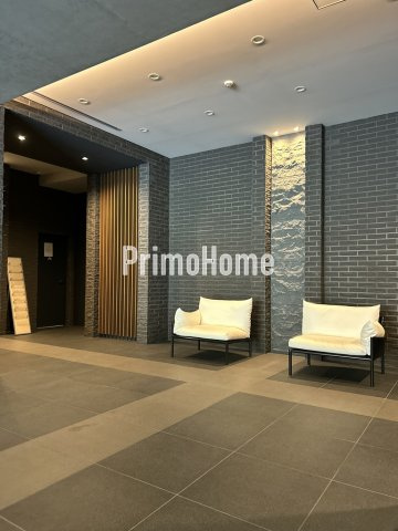 リブクオーレ神保町のロビー