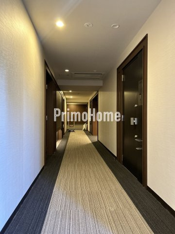 リブクオーレ神保町のロビー