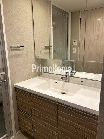 リブクオーレ神保町の洗面所