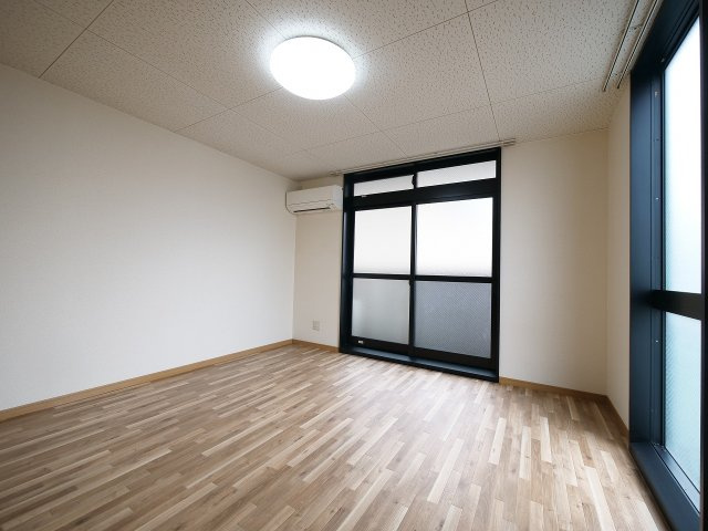 パレス下中野の居間・リビング|※写真は別の部屋のものです。