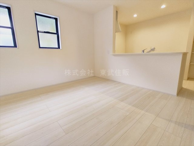 【ダイニング】 | 富士見市渡戸1丁目　全14棟　4号棟 | 食卓を囲むダイニング