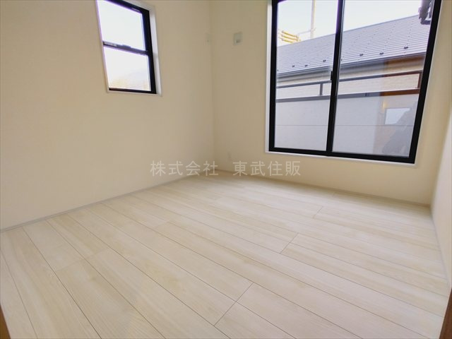 【洋室】 | 富士見市渡戸1丁目　全14棟　4号棟 | 洋室4.5帖南東側、使い勝手のいい洋室です