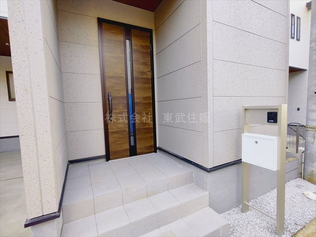 【玄関】 | 富士見市渡戸1丁目　全14棟　4号棟 | 落ち着いた玄関です