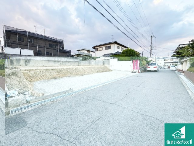 北葛城郡河合町高塚台　第3期　新築一戸建ての前面道路含む現地写真|周辺は閑静な住宅街です。前面道路もしっかりと有りますので車の出し入れも安心ですよ！