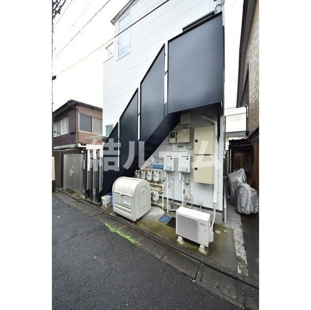 練馬区小竹町１丁目のアパートのエントランス