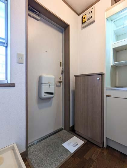 メゾンリヴレーヌの玄関