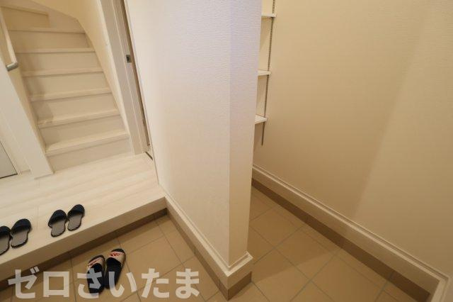 《仲介手数料無料》見沼区堀崎町583-1新築一戸建てリーブルガーデンの玄関