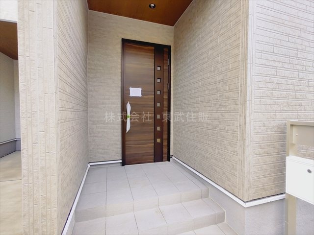 【玄関】 | 富士見市渡戸1丁目　全14棟　5号棟 | 落ち着いた玄関です