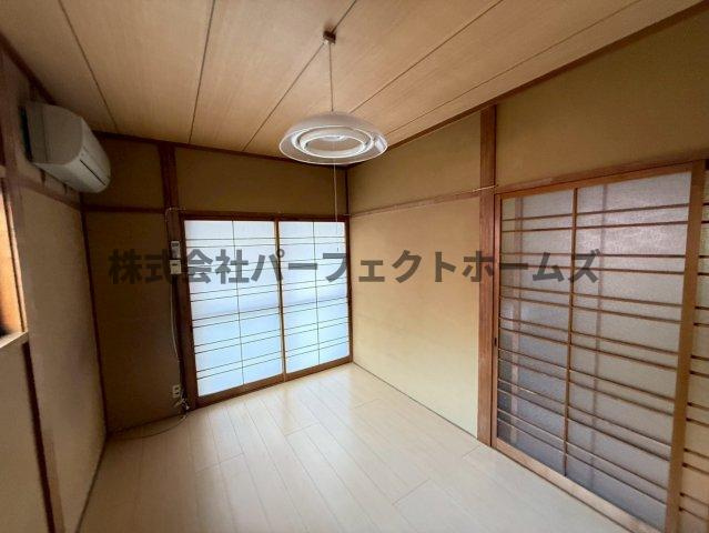 長尾西町1丁目戸建　賃貸の洋室|ゆったりした洋室です