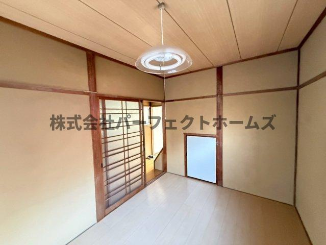 長尾西町1丁目戸建　賃貸の洋室|使い勝手のいい洋室です