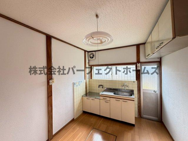 長尾西町1丁目戸建　賃貸のキッチン|お料理しやすいキッチンです