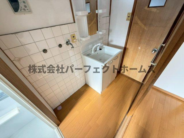 長尾西町1丁目戸建　賃貸の洗面所|使いやすい洗面所です