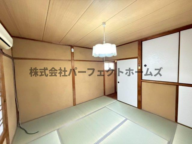 長尾西町1丁目戸建　賃貸の和室|柔らかい畳が心地よい和室