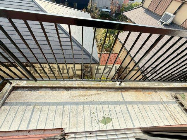 長尾西町1丁目戸建　賃貸のバルコニー|バルコニー付きです