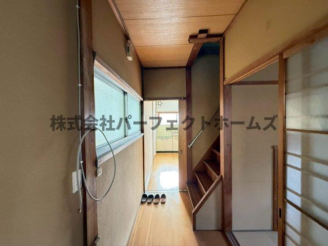 長尾西町1丁目戸建　賃貸の内装|明るい室内です
