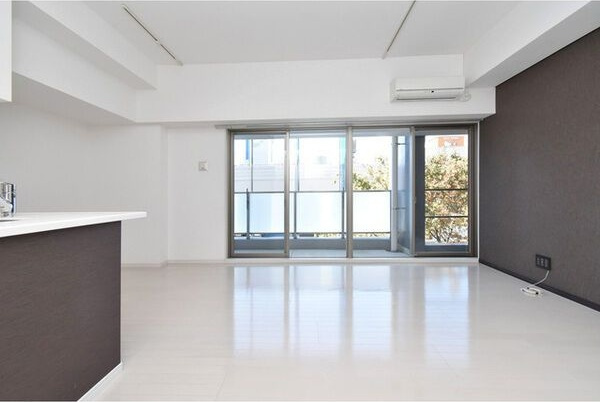 ファーストレジデンス栄の居間・リビング