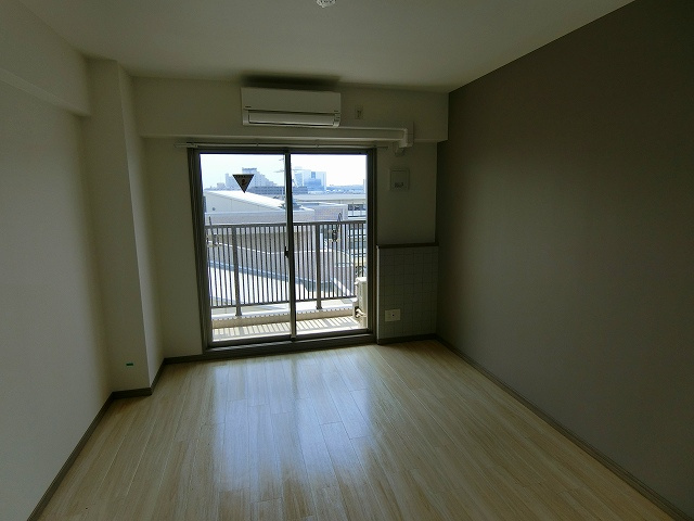 ホープ西宮の居間・リビング