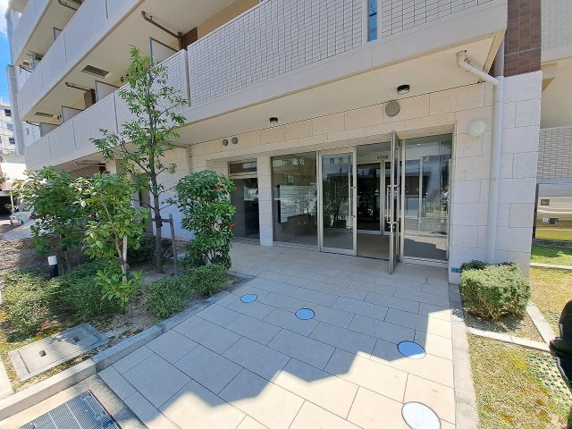 ホープ西宮のエントランス